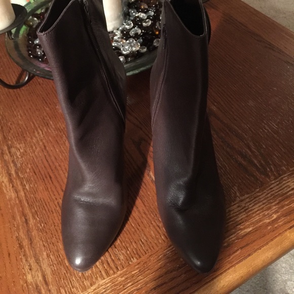 BROWN LEATHER ANKLE BOOTS👢 GUC - Picture 2 of 4